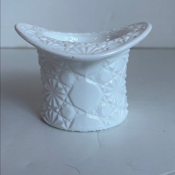 Vintage Fenton milk glass top hat “daisy and button” pattern - Picture 2 of 13
